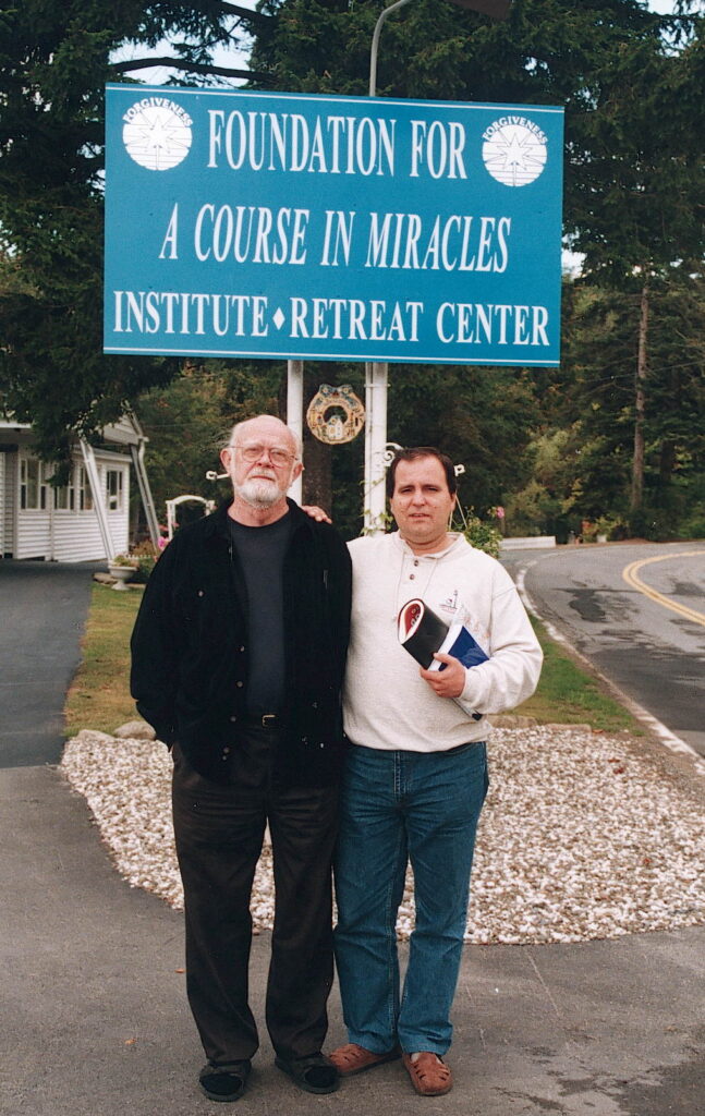 Wallace A. Witkowski i Cezary Urbański przed Foundation for A Course in Miracles, 1998
